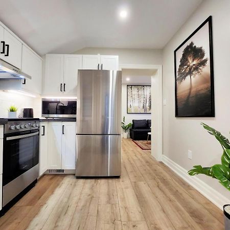 The Cozy Cove Modern King-Bedroom Full Apartment Sainte-Catherine المظهر الخارجي الصورة