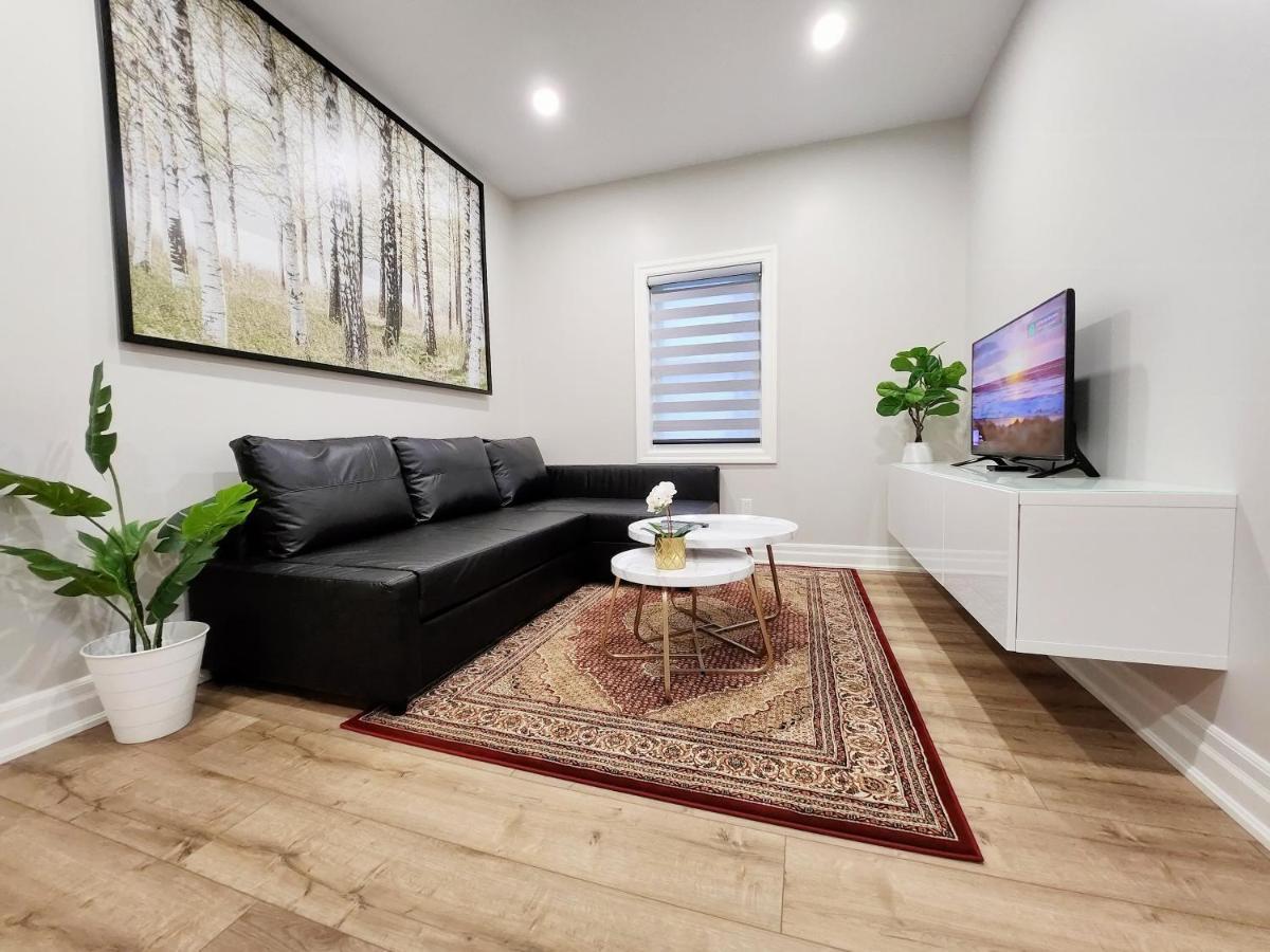 The Cozy Cove Modern King-Bedroom Full Apartment Sainte-Catherine المظهر الخارجي الصورة