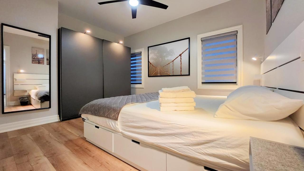 The Cozy Cove Modern King-Bedroom Full Apartment Sainte-Catherine المظهر الخارجي الصورة