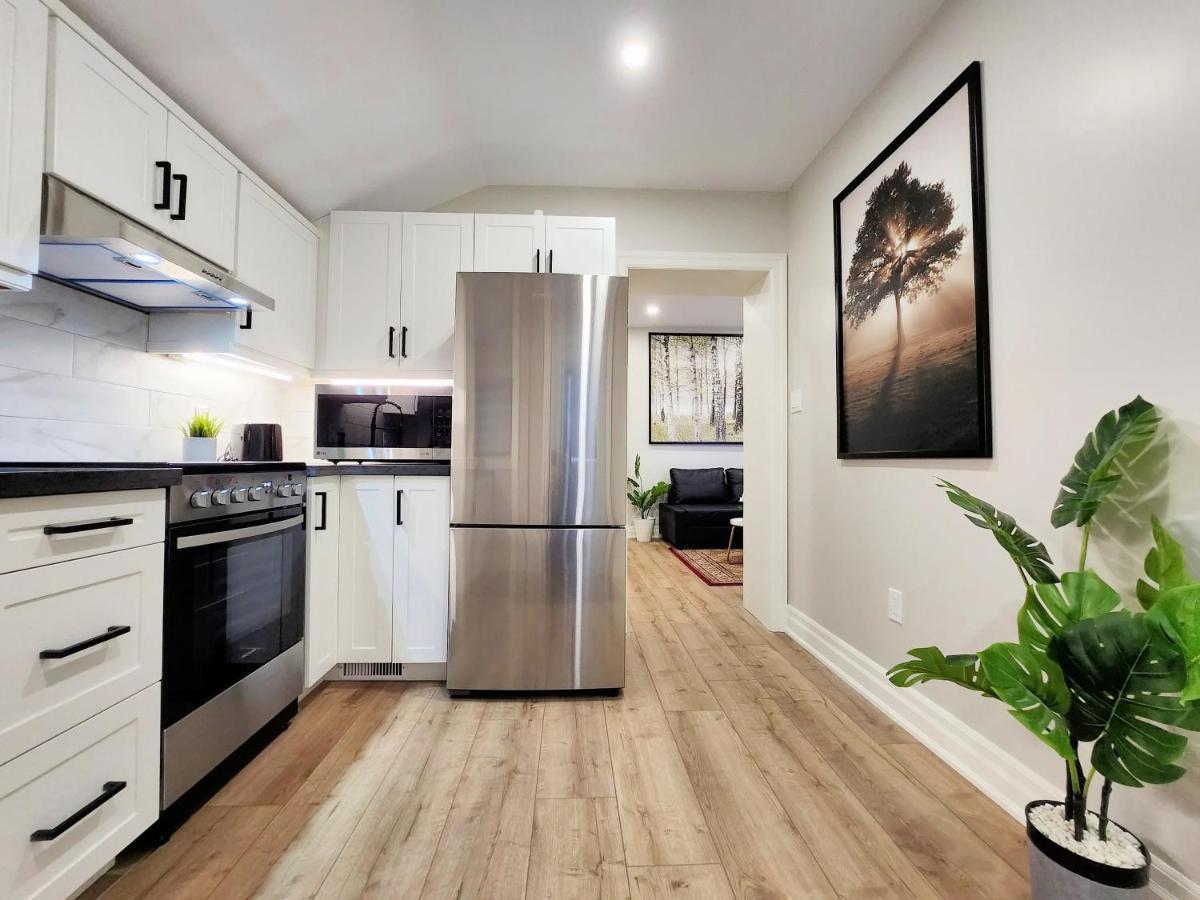 The Cozy Cove Modern King-Bedroom Full Apartment Sainte-Catherine المظهر الخارجي الصورة